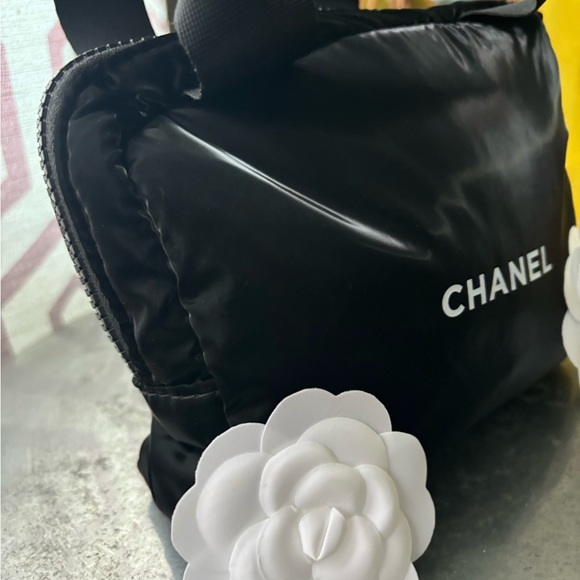 NWOT Chanel small tote with optional daisy stick ons - Picture 3 of 7